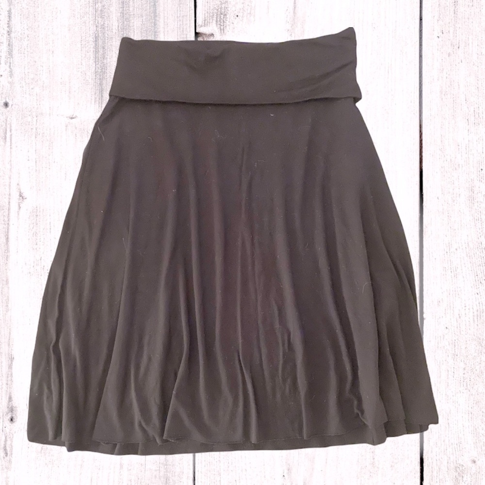 Three Dot Roll Over Black Skirt